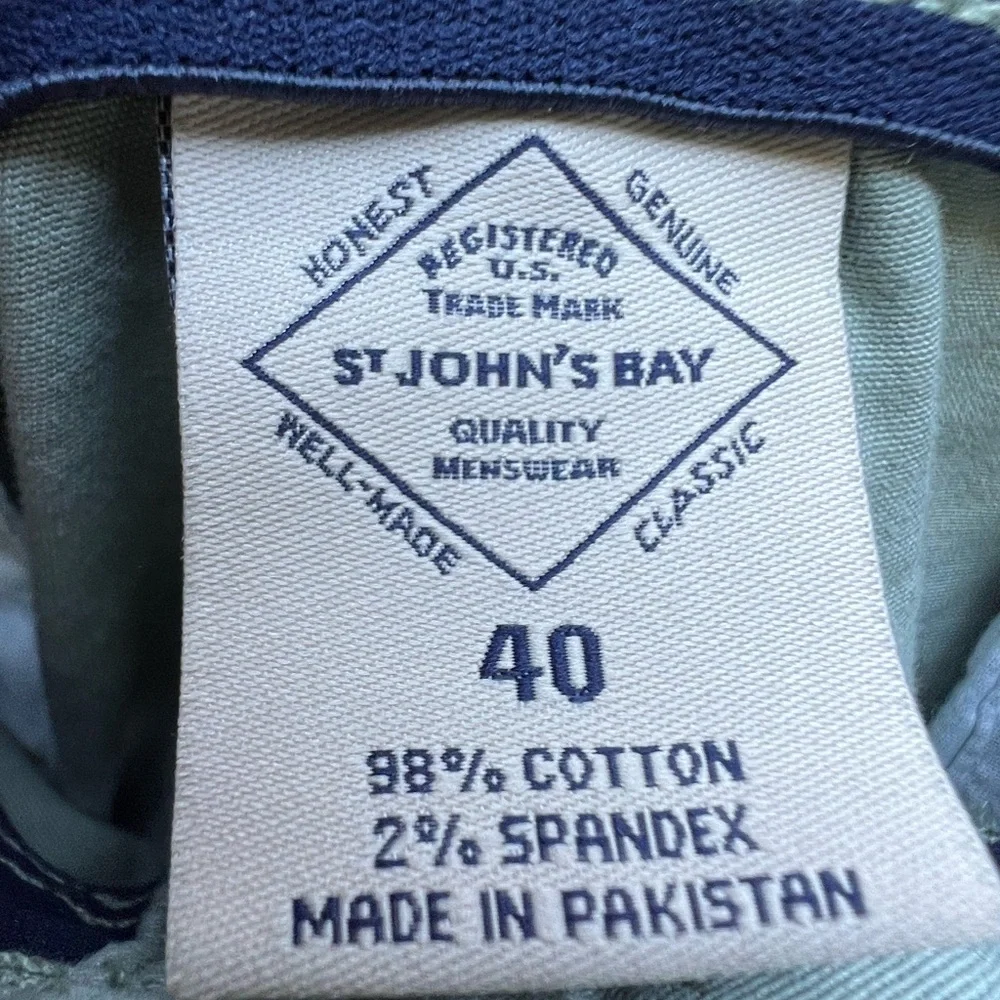 ST JOHNS BAY Light green Triangle design Flat Front Shorts Mens 40 NWT NEW